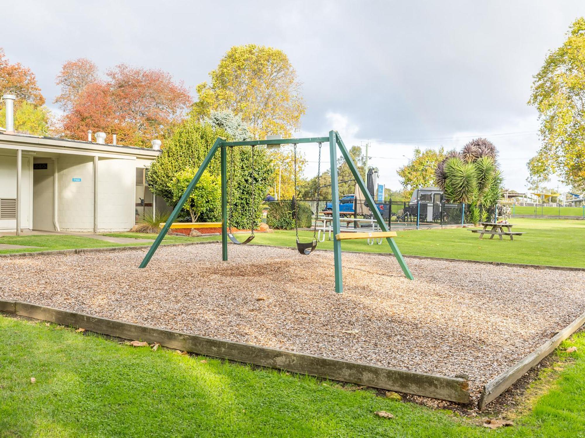 Nrma Bairnsdale Riverside Holiday Park Exterior foto
