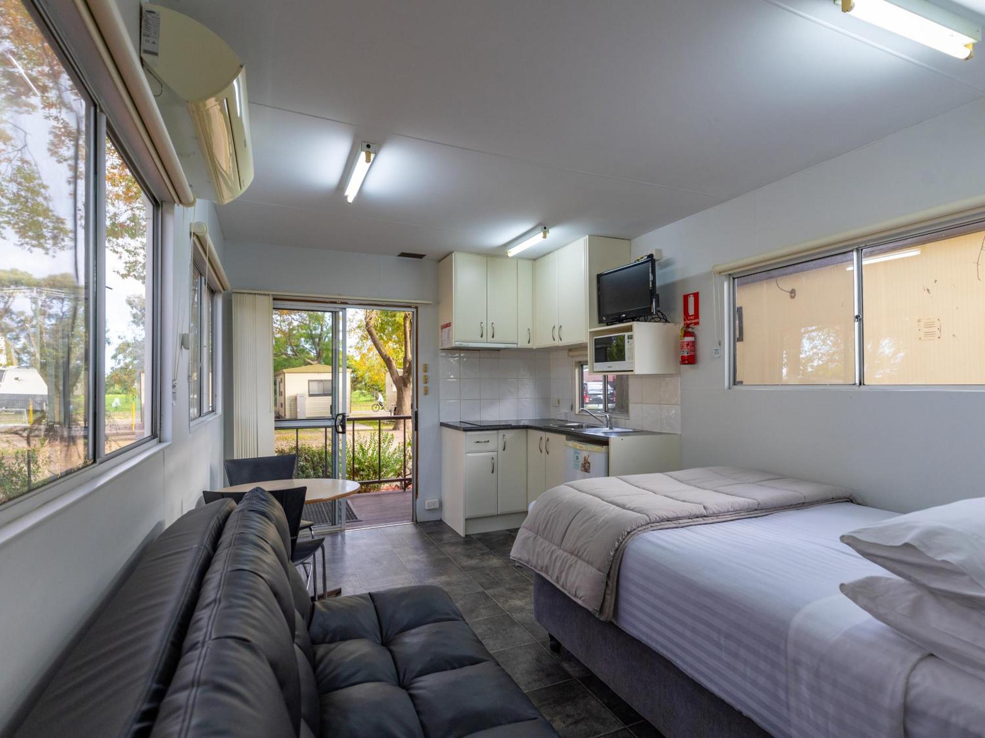 Nrma Bairnsdale Riverside Holiday Park Habitación foto