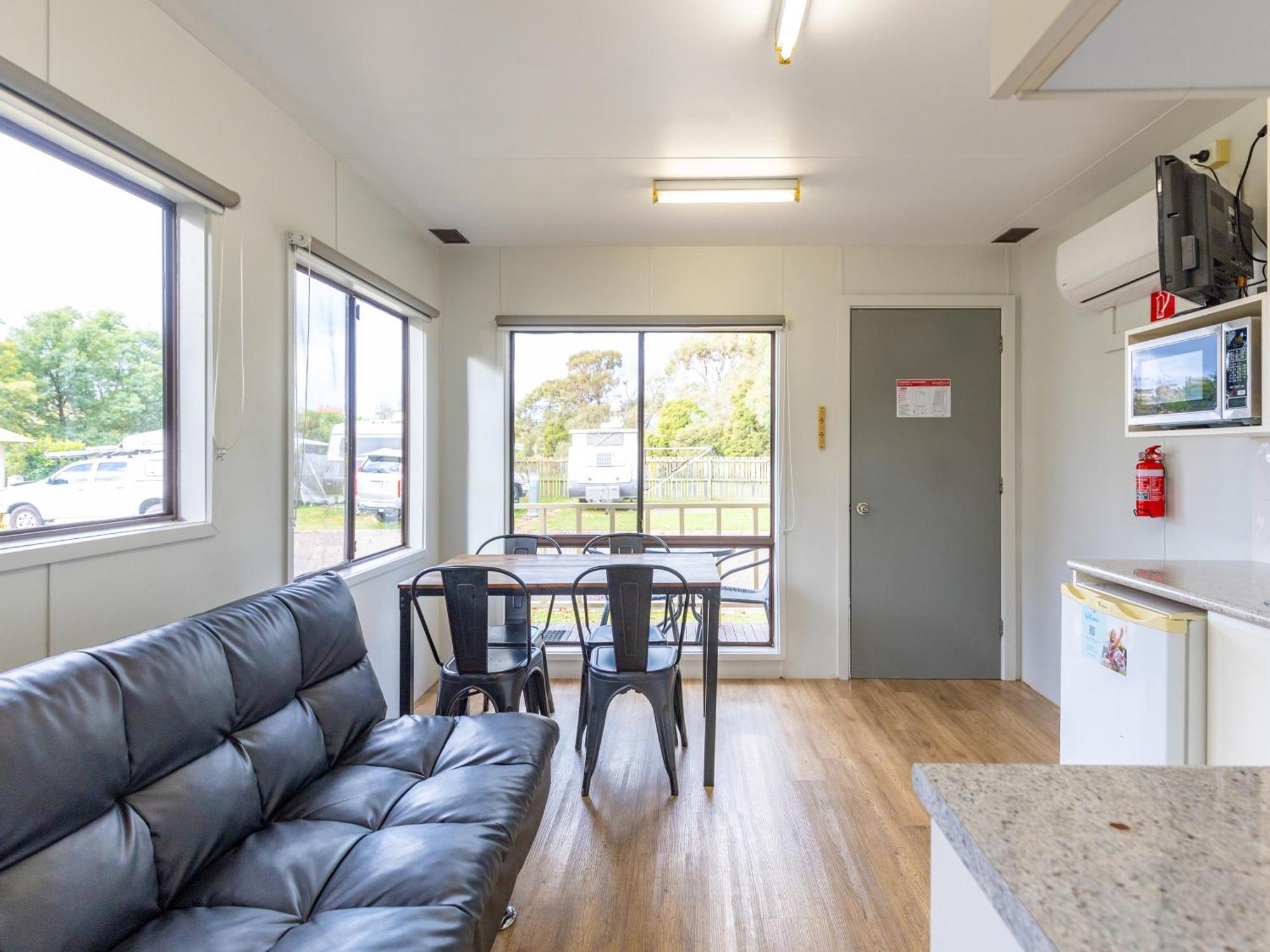 Nrma Bairnsdale Riverside Holiday Park Habitación foto